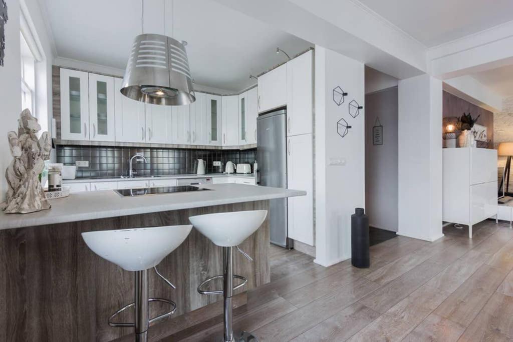 Superb Central Location, No Car Needed - Spacious Akureyri Luaran gambar